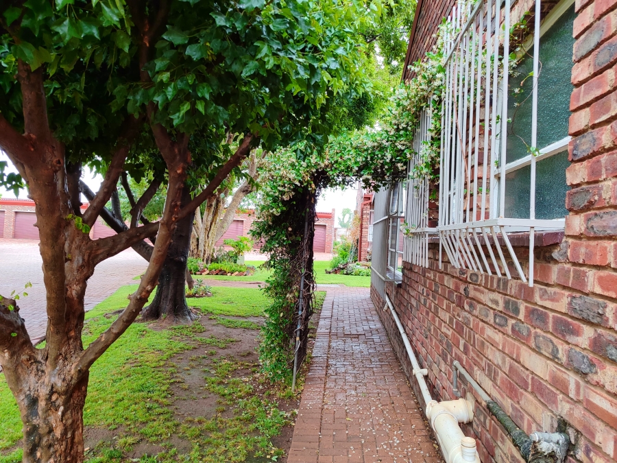 2 Bedroom Property for Sale in Roosheuwel North West